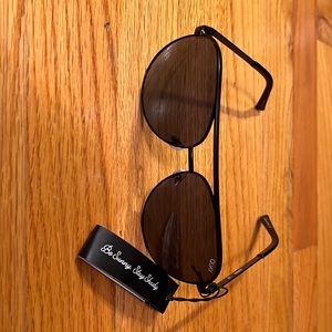 Brand new with tags Quay Australia sunglasses- Vivienne style